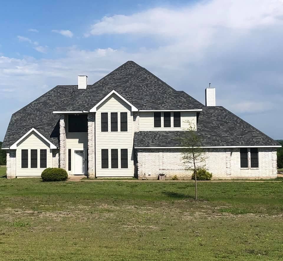 Large North Texas home with a freshly completed architectural shingle roof